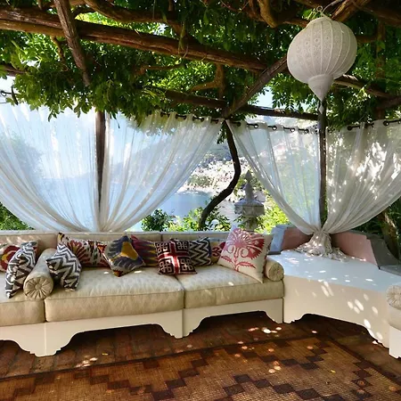 Arienzo Sleeps 6 Pool Air Con Wifi