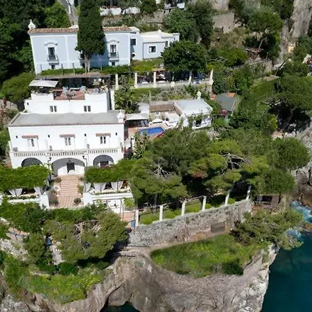 Arienzo Sleeps 6 Pool Air Con Wifi Vila